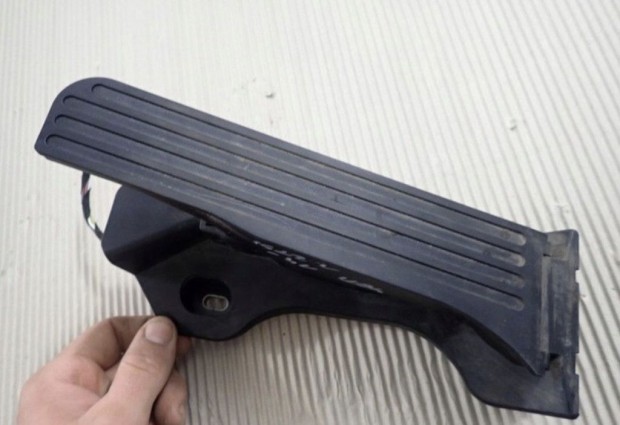 Skoda Yeti elektromos gzpedl 1k1721503bd