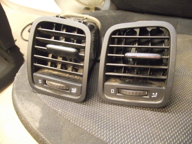 Skoda Yeti jobb és bal első szellőzőrács 2009-2017 5L0819701 5L0819702