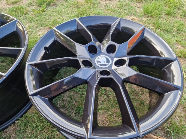 Skoda Rs 5x112 18 coll gyari alufelni újszerű allapotban