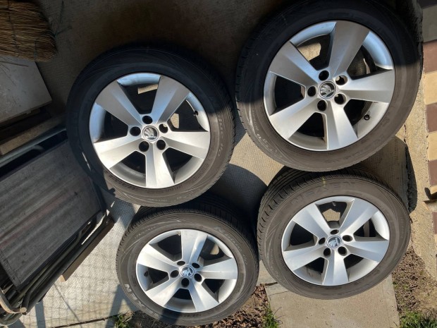 Skoda alufelni 5x100 15 185/60 R15 ny�ri gumi