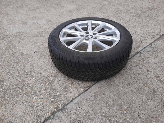 Skoda alufelni tligumi szettel 215/55 R17