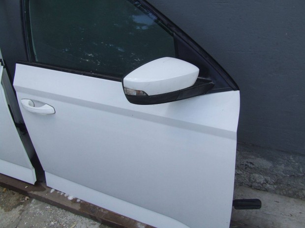 Skoda fábia 3 as jobb első ajtó + tükör egyben 2014-2021 ig