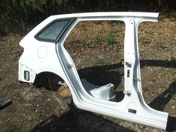 Skoda fábia 3 kombi jobb hátsó negyed sárvédő 2014-2021 ig
