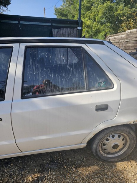 Skoda felicia fehér bal hátsó ajtó 10000