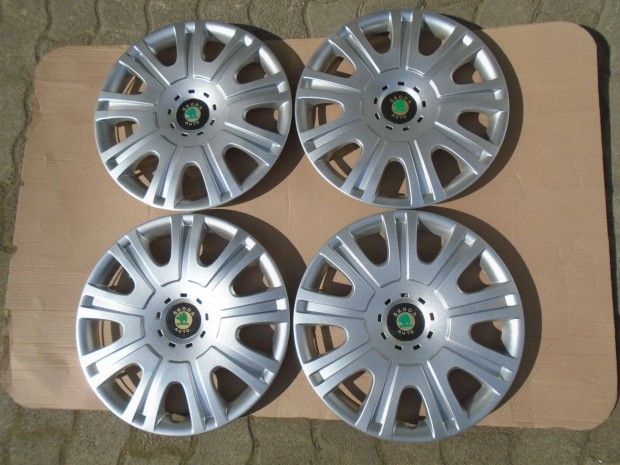 Skoda gy�ri 15" d�szt�rcsa garnit�ra elad�