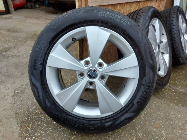 Skoda gyári alufelni 16" nyári gumi 205/55 r16