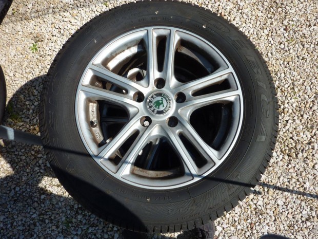 Skoda gyári alufelni 195/65R15 nyári gumikkal 4 darab.25.000 ft/DB