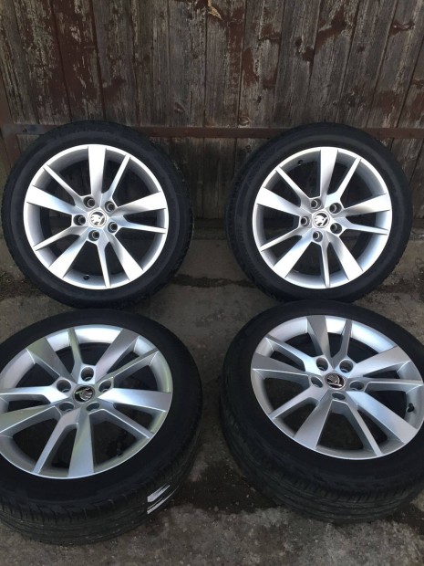 Skoda gyári alufelni Octavia, 225/45/17 Bridgestone nyárigumi eladó