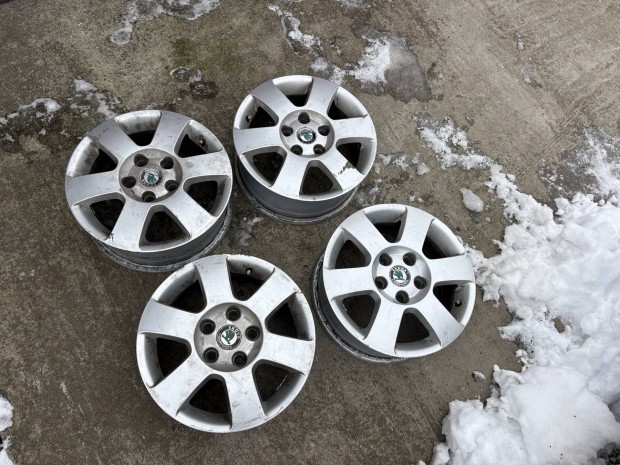 Skoda gy�ri alufelni szett, 5x112, 15" Octavia felni