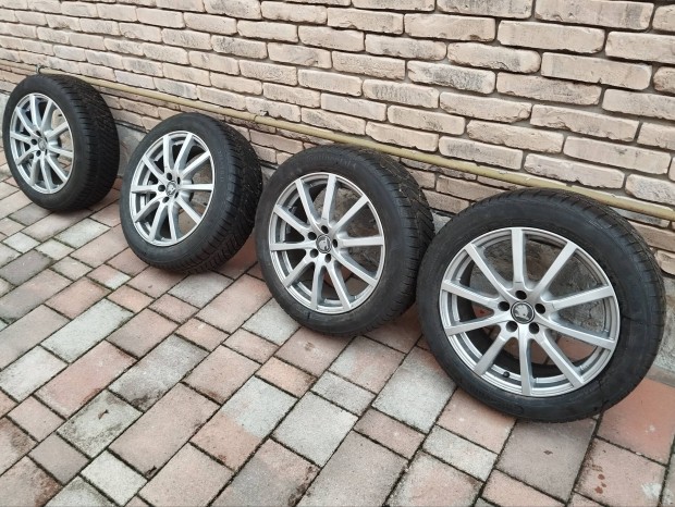Skoda kamiq alufelni 205/55 R17 j llapot Continental tli gumikkal 