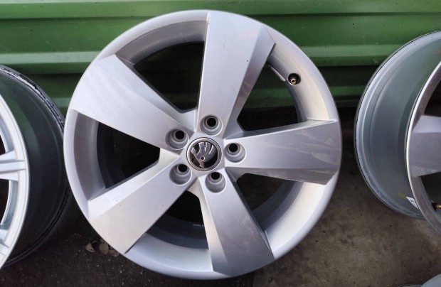 Skoda kamiq scala Fabia VW polo t-cross gyári alufelni 5x100 16"