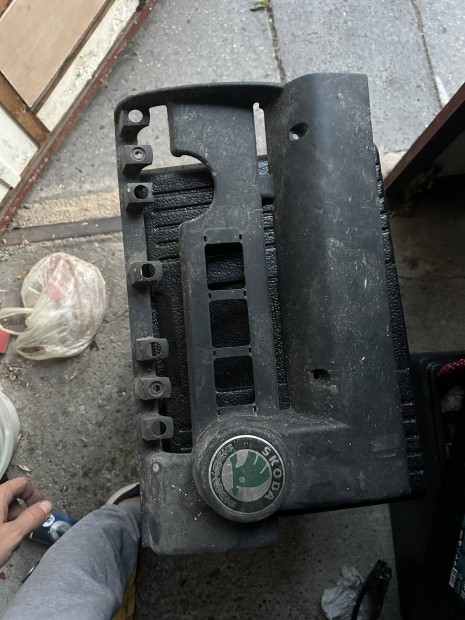 Skoda motorburkolat