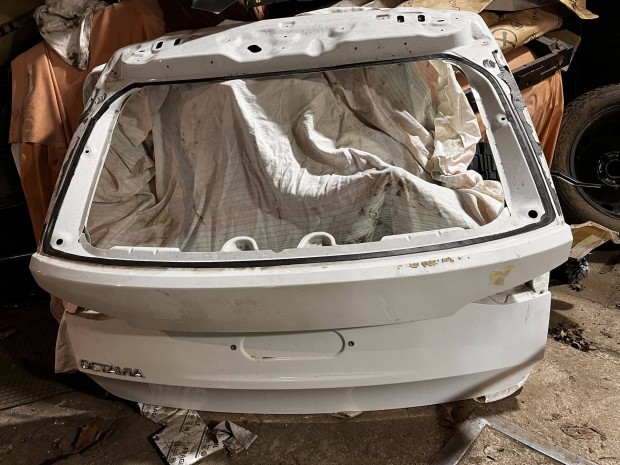 Skoda octavia 4 IV kombi csomagtérajtó