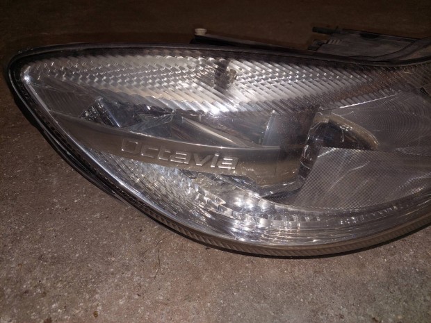 Skoda octavia jobb els� f�nysz�r�. 