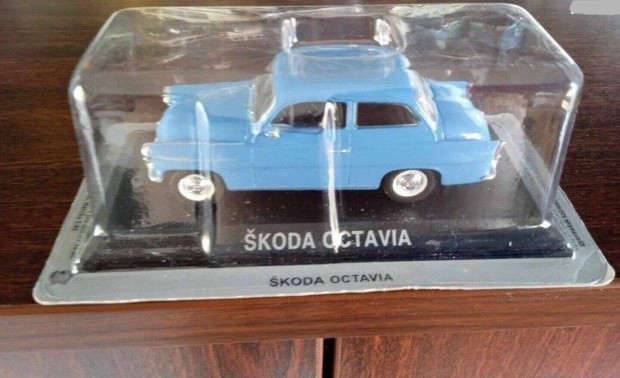 Skoda oktavia kisauto modell 1/43 Elad