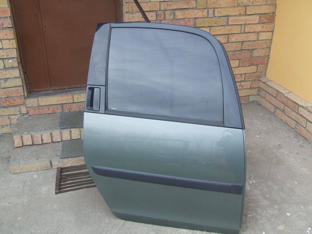 Skoda roomster jobb hátsó ajtó üresen