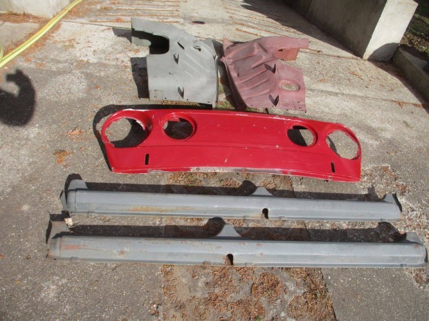 Skoda s100 110 homlokfal 4 lámpás, kitűnő állapotban