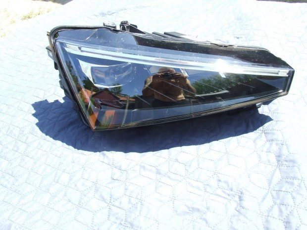 Skoda scala jobb crystal led lámpa ujszerű 657941016A