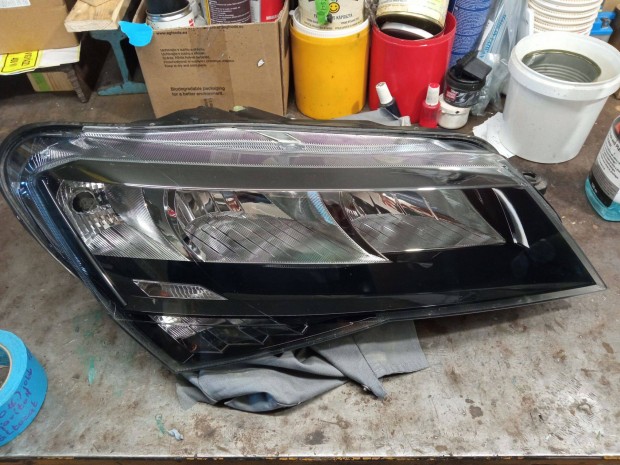 Skoda superb 2016 jobb f�nysz�r� l�mpa elad�