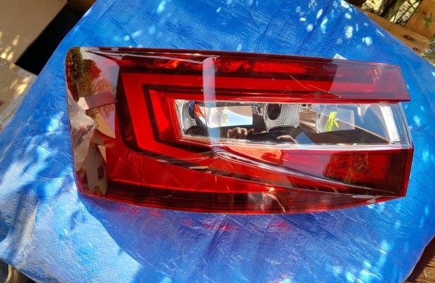 Skoda superb 3 19- sedan bal hátsó lámpa 3V5945207