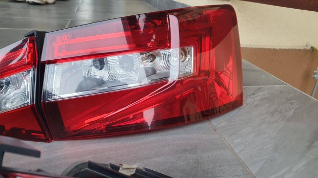 Skoda superb 3 kombi hátsó lámla