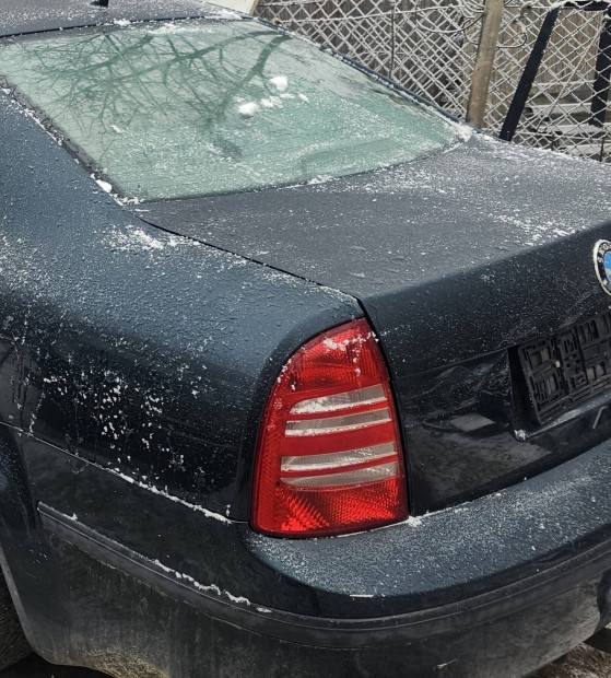 Skoda superb bal hátsó lámpa 13000