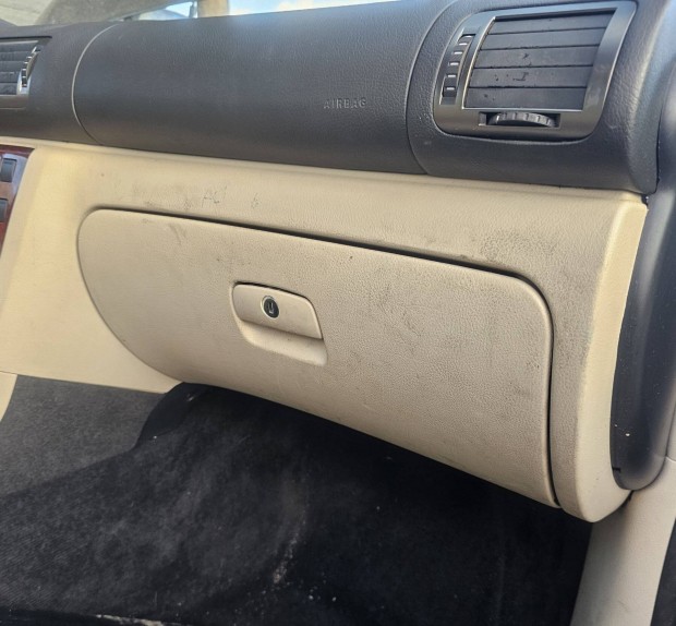 Skoda superb kesztyű tartó kesztyűtarto 10000