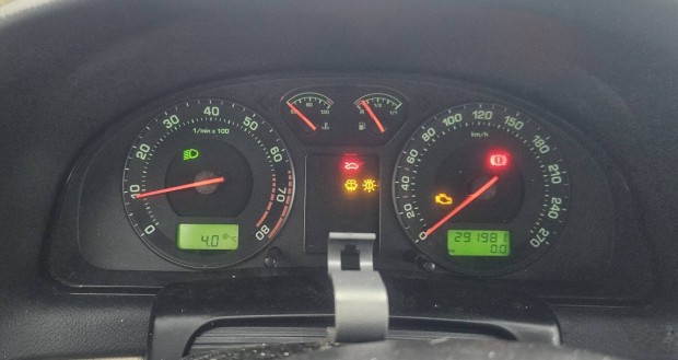 Skoda superb kilométer km óra Müszercsoport 20000