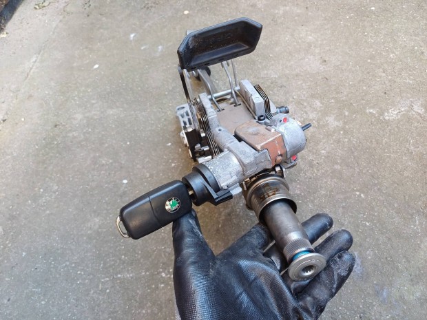 Skoda superb mk1 korm�nyoszlop