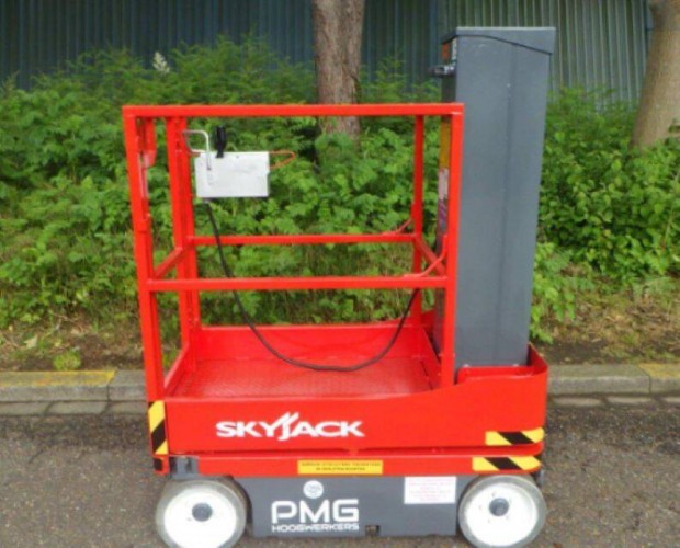 Skyjack SJ16 oszlopos emel