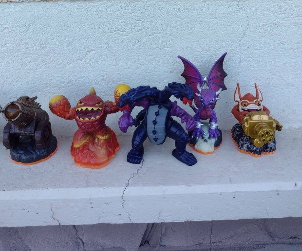 Skylanders figurk 12 db