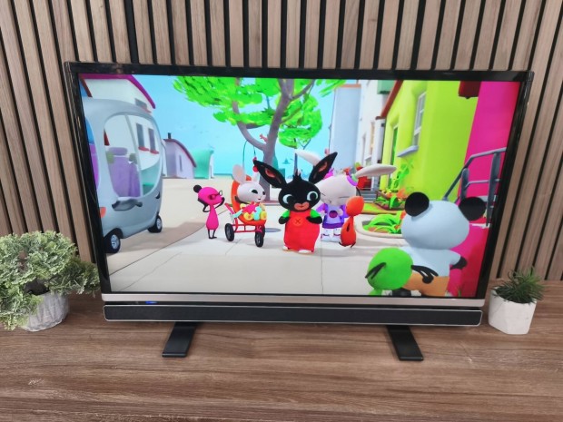 Smart Wifi 82CM LED TV. Grundig. Youtube.
