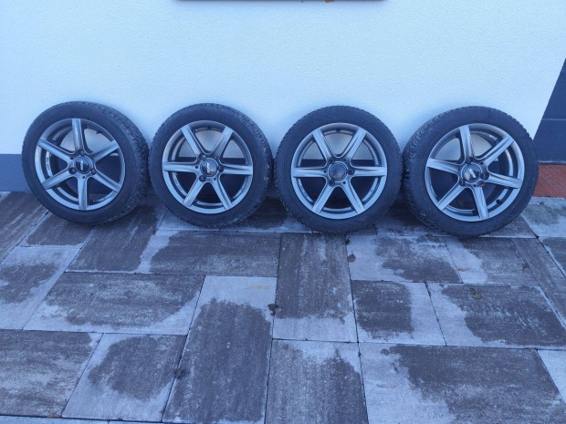 Smartra val 1000 km-ert hasznlt gumi garnitra alufelnivel