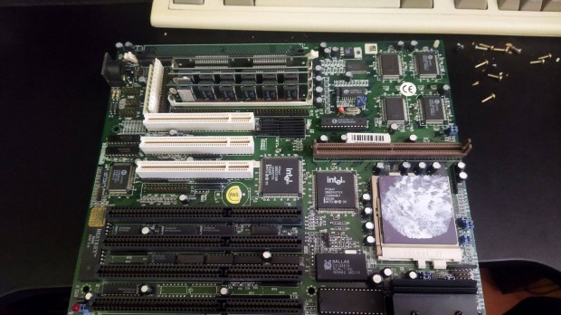 Socket 7 Pentium alaplap Intel chipsettel+RAM+AMD K5 PR100 cpu