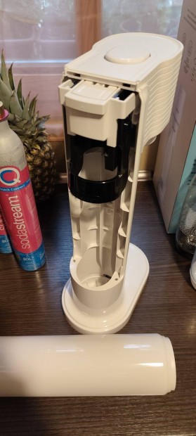 Sodastream gép+ 2db patron +4 palack