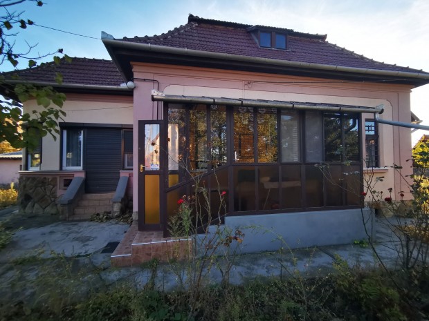 Sokoldal� ingatlan elad� J�szap�tin  otthon vagy v�llalkoz�s sz�m�ra