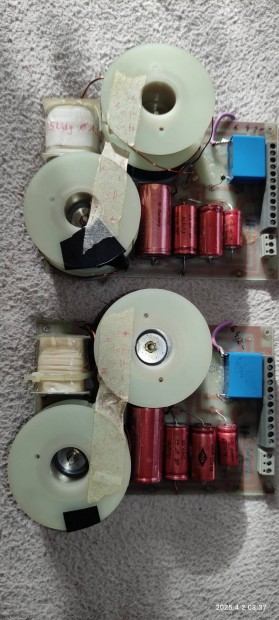Solton 400 /600 W 4 Ohm 3 utas hangváltó 2db. bekötése matricázva