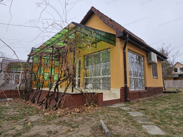 Soltvadkerten, a Vadkerti t�n�l nyaral� elad�