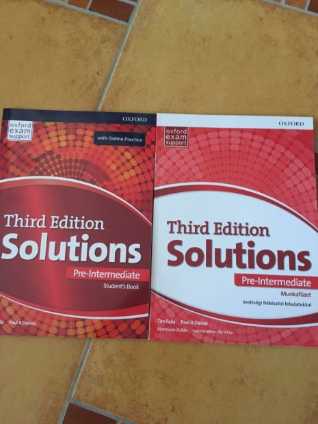 Solutions Pre-Intermediate (3.kiad.)