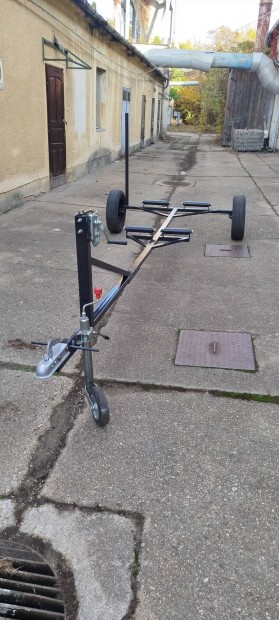 Slyakocsi, csnakszllt 