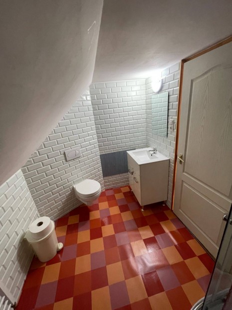 Solym�ron szoba kiad�