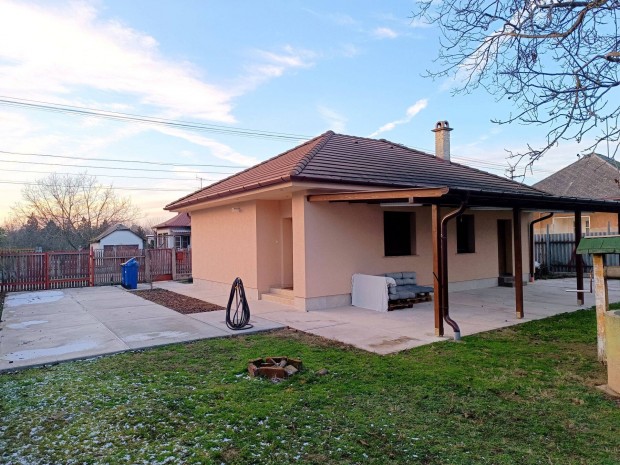 S�lyom utcai csal�di h�z kiad�!