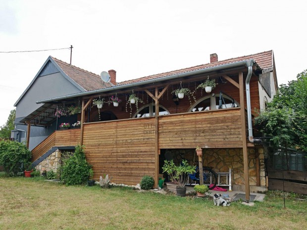 Somlóvásárhelyen a központban, 3 szobás felújított családi ház eladó.