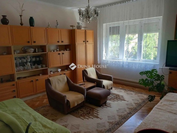 Soml�v�s�rhelyi elad� 103 nm-es h�z