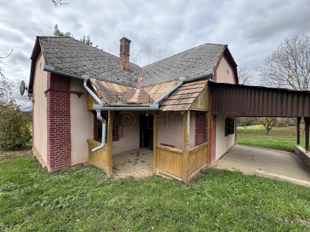 Somogyaszal�ban a sz�l�hegyen nyaral� ELAD�