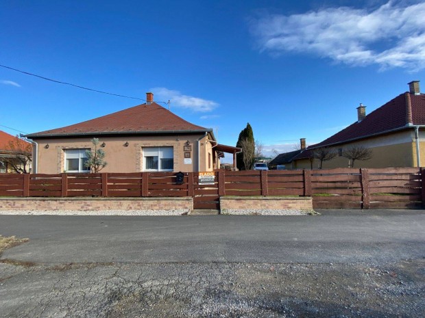 Somogyv�ron V�llalkoz�sra Is Alkalmas Csal�di H�z Elad�