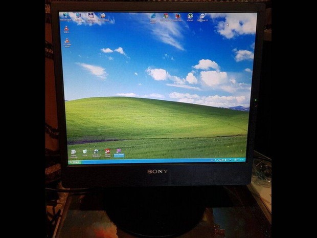 Sony 17" LCD multimdis SDM-X73 monitor