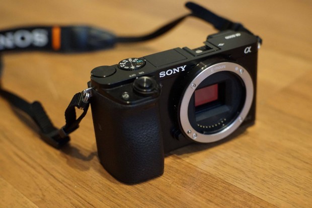 Sony A6000 kevs expo, sok kiegsztvel MILC fnykpezgp