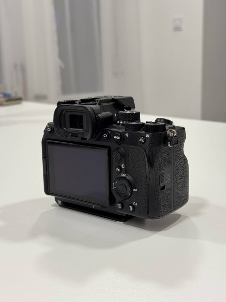 Sony A7 IV vz + Smallrig halfcage