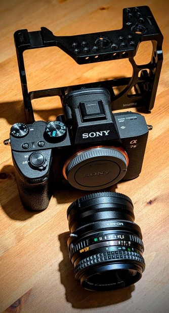 Sony Alfa 7 + Cage + Optika